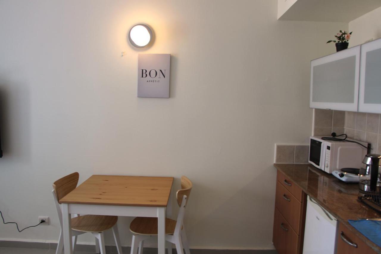 Sea View Beach Apartment Haifa Buitenkant foto