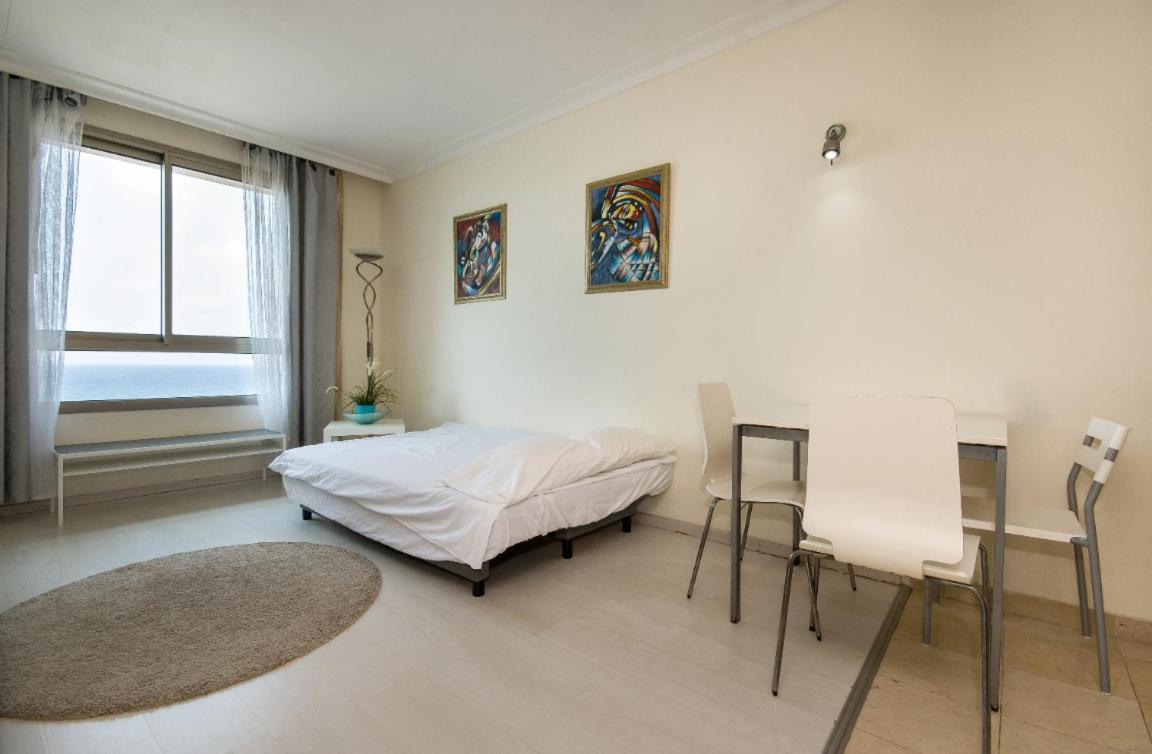 Sea View Beach Apartment Haifa Buitenkant foto